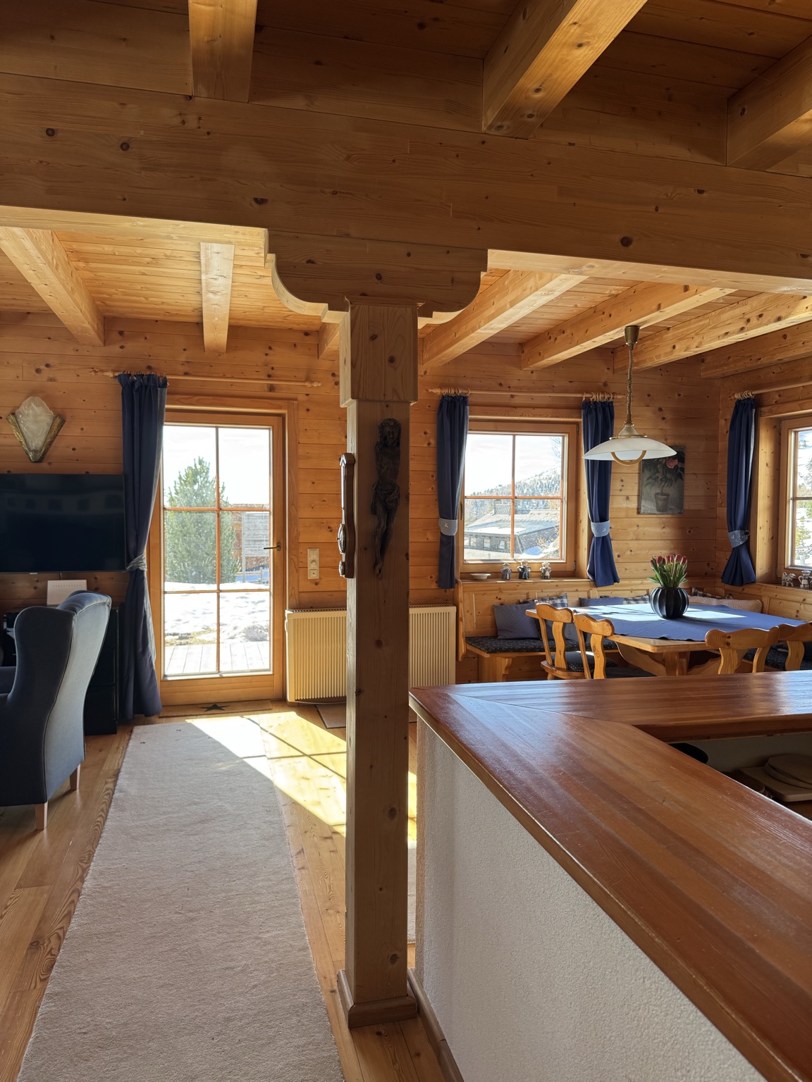 Wohn- und Essbereich im Chalet