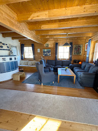 Weiter Blick in das Wohnzimmer des Chalets