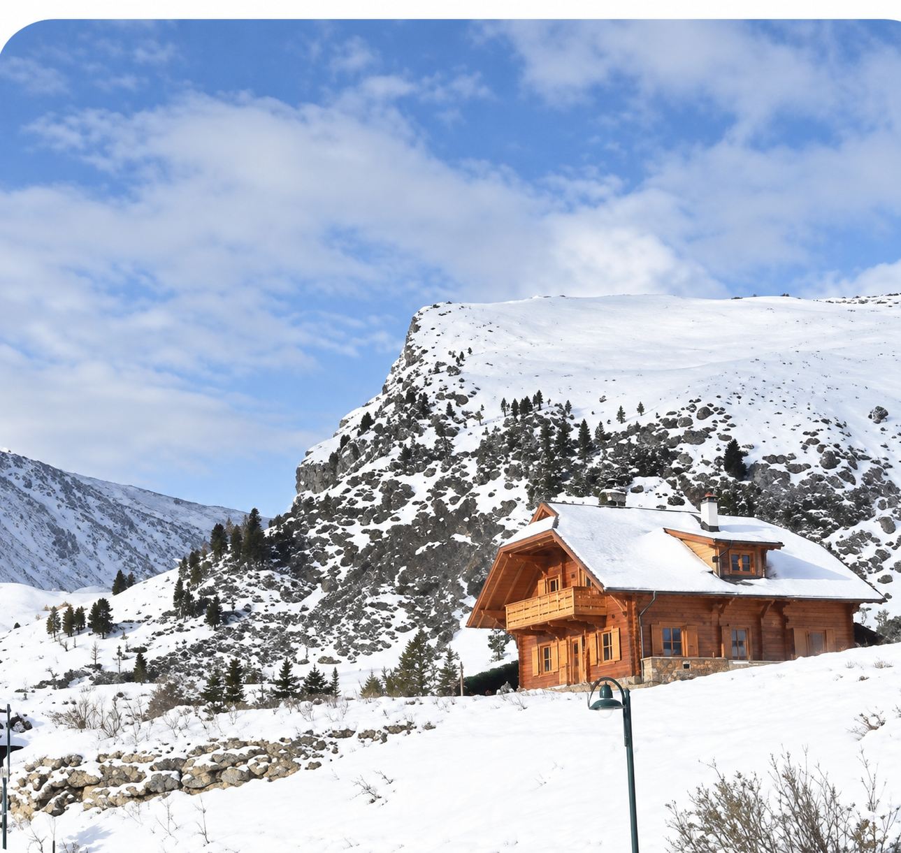 Chalet Panorama in verschneiter Berglandschaft am Falkertsee