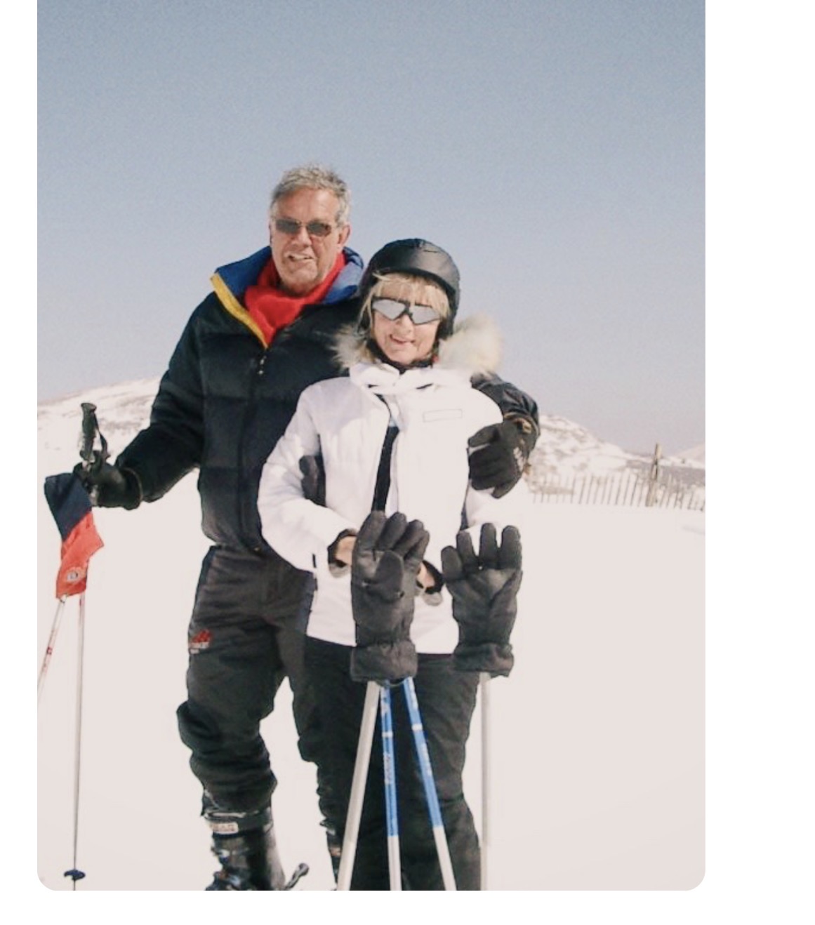 Die Vermieter Lena und Udo Harkort beim Skifahren